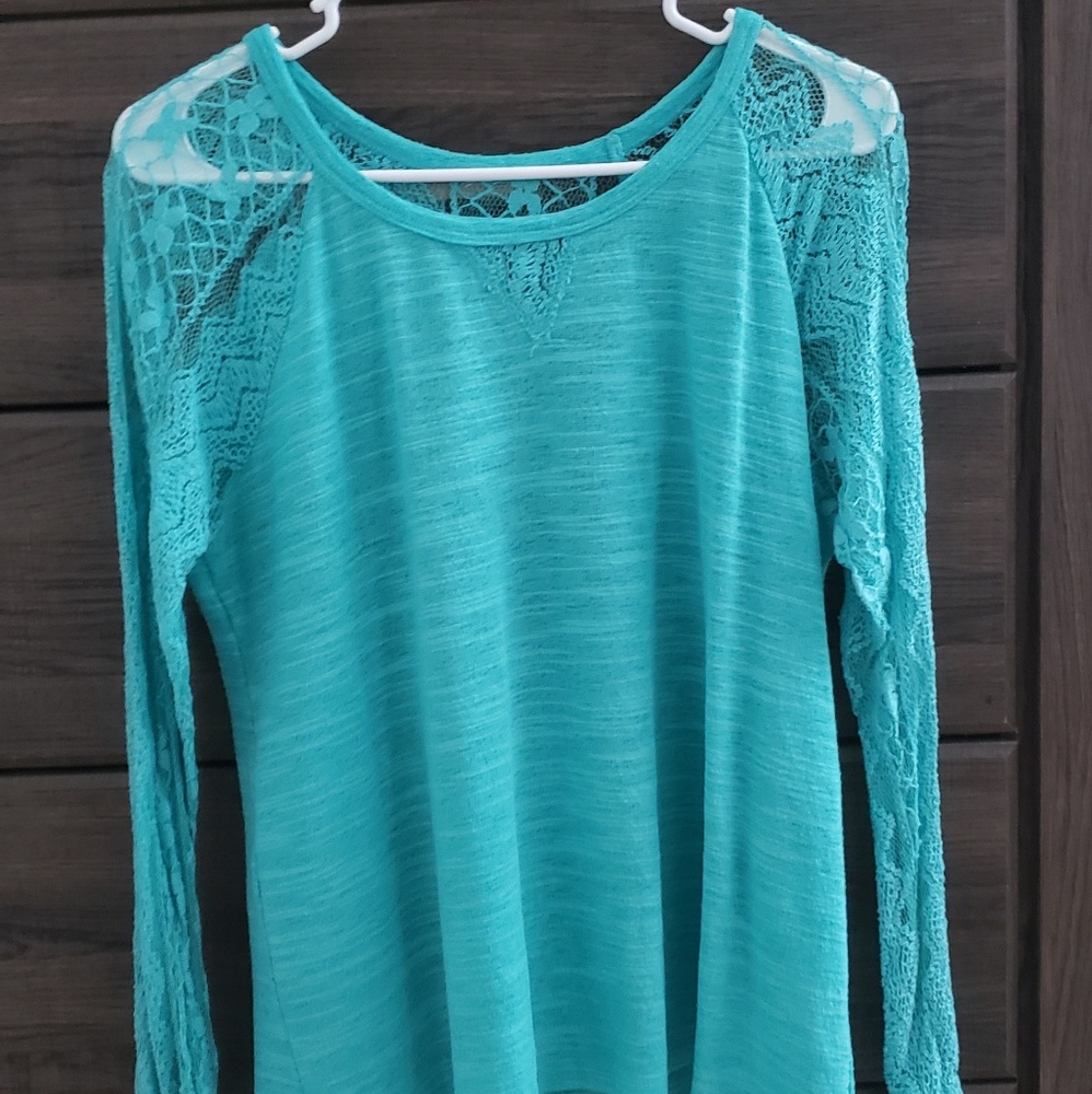 Hi-Lo Lace Sleeved Top